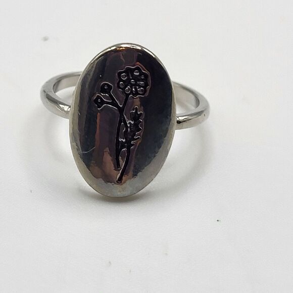 Adorable Minimalist Impressed Flower Ring Size 7.5 - Picture 3 of 3